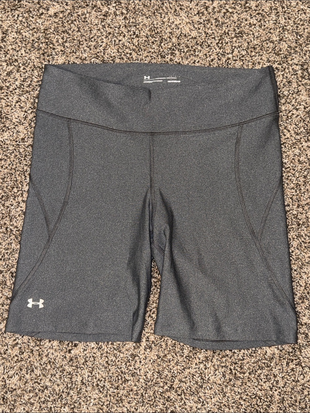 Under Armour Gray Women’s Mid-Length Compression Bike Shorts size Large